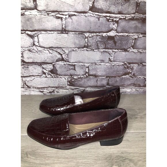 Clarks Collection Burgundy Patent Slip On Croc-Embossed Loafers Women Sz 9.5M US - Picture 6 of 16